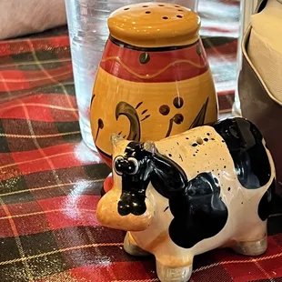 Cute salt and pepper and it&apos;s clean!!!