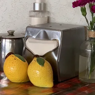 Lemon shakers