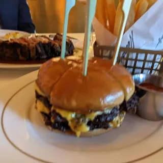 Nicco's 28 Burger*