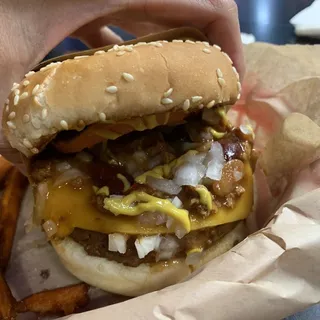 CHILI CHEESE BURGER