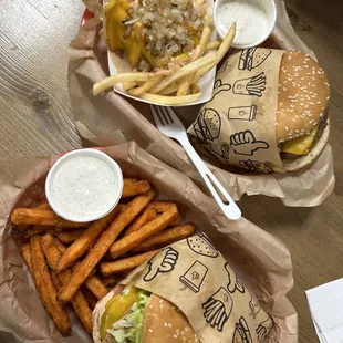 BBQ BACON CHEESEBURGER FRIEND FRIES SWEET POTATO FRIES CALI