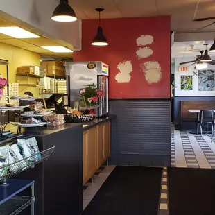 the interior of a fast food restaurant