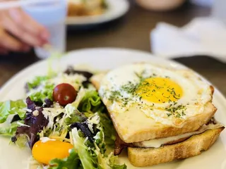 CommonWealth Coffeehouse & Bakery