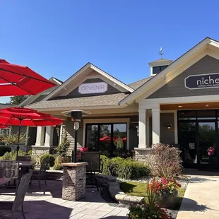 Niche shares a building with Devenir Boutique and Geneva Salon and Spa Suites. They are all interconnected.