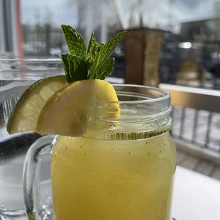 Mint lemonade