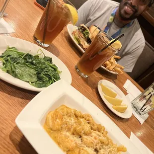 Blackened Shrimp Mac'n'cheese Salmon BLT 2 Peach Palmers