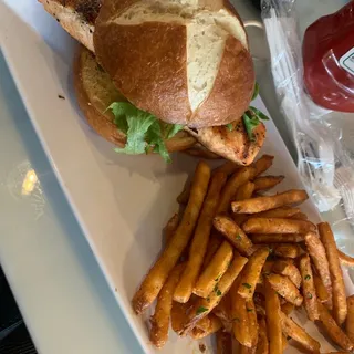 Nick's Salmon burger W/ Fries