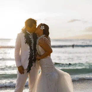 Wedding at Sunset in Waikiki.