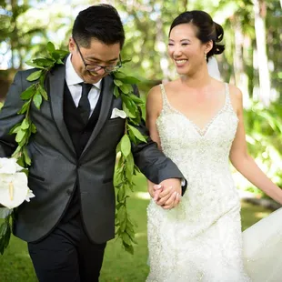 #halekoahotel #destinationwedding #nickpugayphotography #brideandgroom #hawaiiweddingphotographer