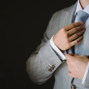#turtlebayresort #destinationwedding #nickpugayphotography #groom #details #hawaiiweddingphotographe­r #wedding