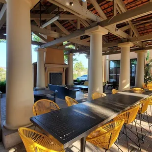 Outdoor dining - covered