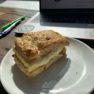 Breakfast sandwich