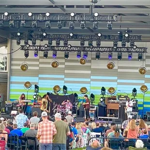 The opening act, The Main Squeeze!