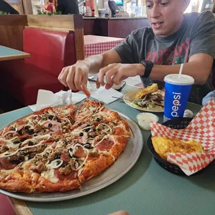 Thin crust pizza! Yum!