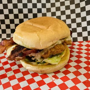 a chicken sandwich with lettuce and bacon