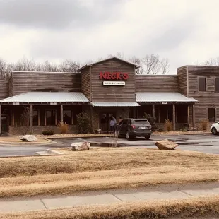 ows the front of the restaurant