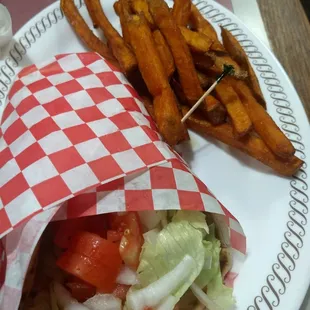 Grilled chicken pita with sweet potato fries