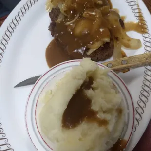Steak with mashed potatoes and gravy