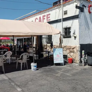 Indoor and outdoor seating - nothing fancy... purely delicious