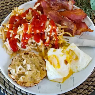 2 eggs, 2 bacons, harsh brown and 1 slide of bread $17.95
