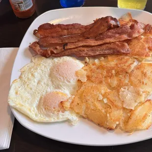 Eggs, bacon and American fries