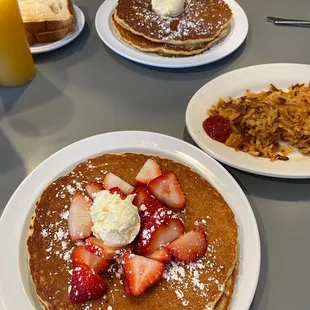 Pancakes, hashbrowns and toast