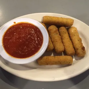 Mozzarella sticks: Nice and crunchy on the outside with not an absurd amount of cheese. Marinara sauce was tasty too.