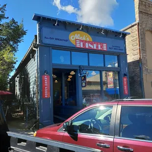 the outside of the restaurant