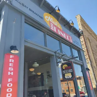 the outside of the restaurant