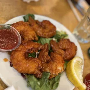 a plate of fried shrimp and lettuce
