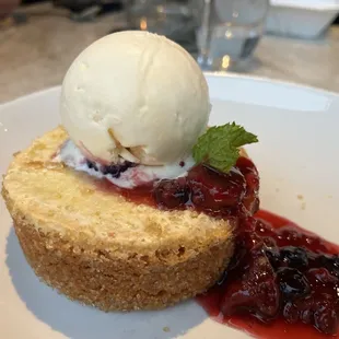 Warm butter cake