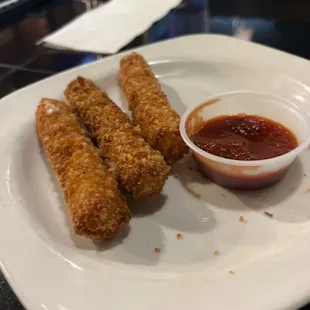 Mozzarella sticks were good. Light and not greasy. Good flavor with tomato sauce.