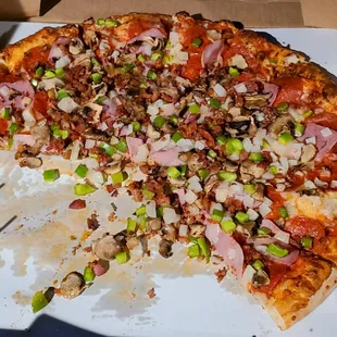 Nick&apos;s Super Pizza