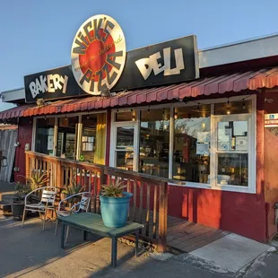 the outside of the restaurant