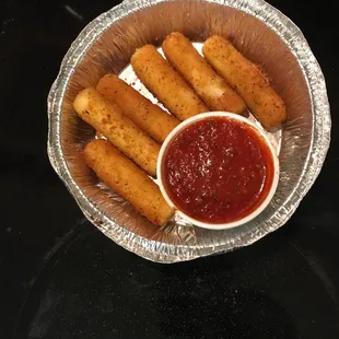 Mozzarella sticks with marinara