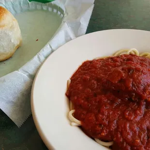 Child's spaghetti and meatball with bread