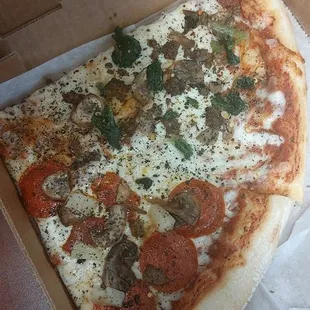 3 different topping or each slice, Niiiiice, and DELICIOUS!