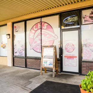 ramen and noodles, outside