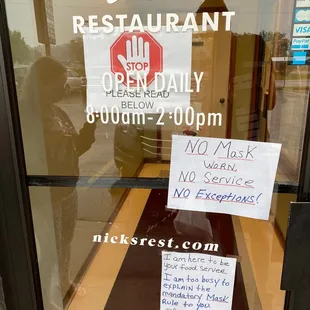 a sign on the door of a restaurant