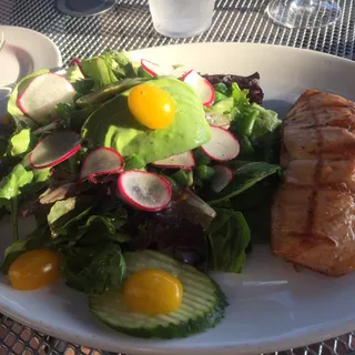Grilled Salmon & Avocado Salad