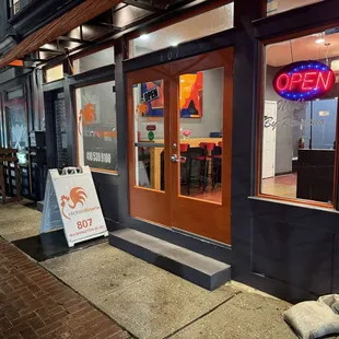the outside of a restaurant