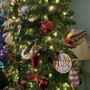 Christmas tree w all sorts of food ornaments!