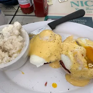Benedict and grits