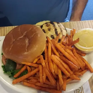Basic chicken sandwich with sweet potato fries