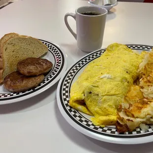 Omelet, sausage patties, rye toast. Good food at a good price.