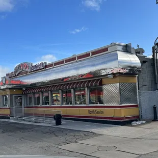 The restaurant in all its glory