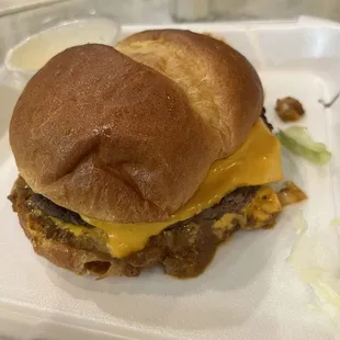 Chili cheeseburger