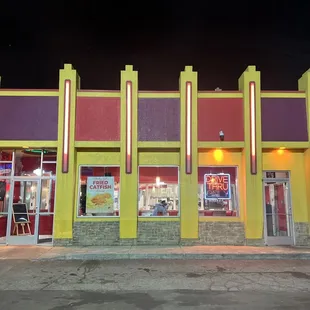 the outside of the restaurant