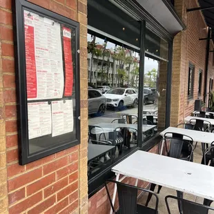 the outside of the restaurant