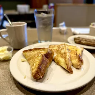 French toast, coffee, and sausage links.